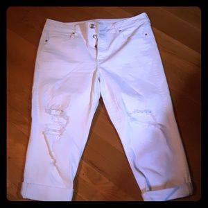 AE Tomgirl destructed white crop